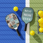 Palas De Pickleball Mamá te ama | Bloque de color moderno de 8 fotos<br><div class="desc">Personalizar este singular remo de pickleball con 8 fotos cuadradas dispuestas en un collage de rejilla. Con "Mamá" yendo en diagonal en cuadrados verdes oscuros y cuadrados adicionales en la parte inferior para un mensaje personalizado. Sigue siendo "te amamos" como es o cambia tu cariño personalizado. Se pueden cambiar todos...</div>