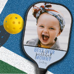 Palas De Pickleball Mejor foto mami de Pickleball<br><div class="desc">¿Buscando el regalo perfecto para una madre amante del pickleball? ¡Aquí lo encontrarás! Nuestro mejor remo fotográfico mami es el regalo para cualquier madre que disfrute golpeando la cancha. Con cuatro fotos de personalizable y la frase "mejor mami de futbol de siempre" junto con su nombre, esta silla de ruedas...</div>