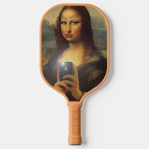 Palas De Pickleball Mona Lisa haciendo una cara divertida con maquilla