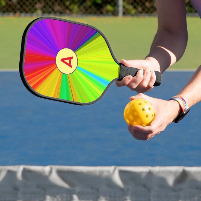 Palas De Pickleball Monograma de gradiente radial de arcoíris (in situ)