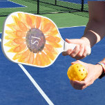 Palas De Pickleball Monograma Floral<br><div class="desc">Este singular remo de pickleball está decorado con un girasol color amarillo acuático y una tipografía elegante. Personalizable fácil. Acuarela original © Michele Davies.</div>