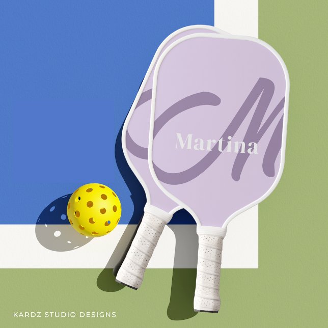Palas De Pickleball Monograma Lilac personalizado inicial (Design repeats in back of paddle, personalize with name and initial.)