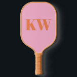 Palas De Pickleball Monograma moderno Naranja rosa personalizado<br><div class="desc">Monograma moderno Naranja rosado Iniciales Paddle personalizado de peletería</div>