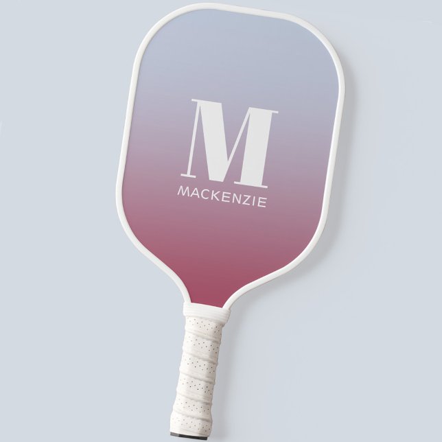 Palas De Pickleball Monograma moderno Nombre inicial Gradiente rosa az (Modern monogram initial name personalized pink to blue gradient pickleball paddle)
