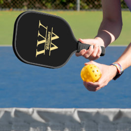 Palas De Pickleball Monograma negro y dorado | Letra inicial elegante 