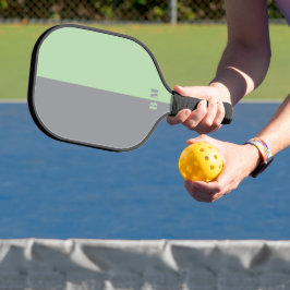 Palas De Pickleball Monograma personalizado moderno en verde pálido y