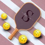 Palas De Pickleball Monograma púrpura básico inicial   nombre<br><div class="desc">Diseño púrpura básico en el que se puede añadir el nombre de pila monogramado y el inicial.</div>
