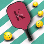 Palas De Pickleball Monograma rojo básico simple monogramado<br><div class="desc">Un diseño rojo lindo y básico donde puedes añadir tu primer nombre e inicial.</div>