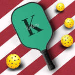 Palas De Pickleball Monograma verde moderno inicial   nombre<br><div class="desc">Diseño monográfico moderno en verde monocromático.</div>