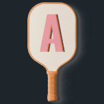 Palas De Pickleball Mopgrafía retro rosa y Naranja Monograma inicial<br><div class="desc">Ya sea para usted o como un regalo divertido, esta vibrante tipografía retro rosada y naranja monograma pickleball paddle agrega estilo a su juego. Con letras en negrita y un diseño lúdico, este paddle combina el encanto vintage con el estilo moderno, lo que hace que sea perfecto para los jugadores...</div>