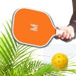 Palas De Pickleball naranja de neón - añadir monograma<br><div class="desc">Paddle con fondo de color sólido neón naranja y fuente blanca .Diseño sencillo y a la moda de Alma Wad . Personalízalo con tu monograma ahora . __________________ Naranja - el color del Sol - a menudo se asocia con el signo de Leo . Puede considerar esto al elegir un...</div>