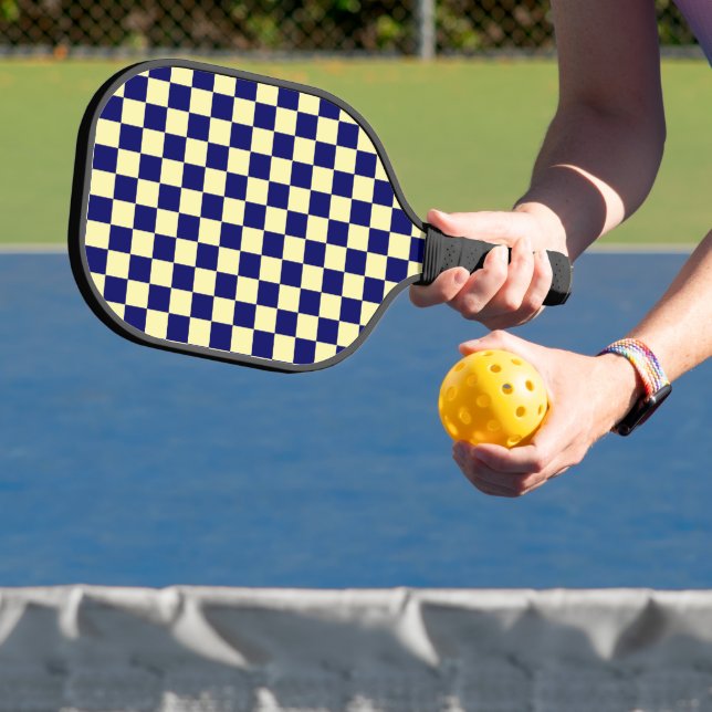 Palas De Pickleball Navy Blue and Yellow Checkerboard Pattern (in situ)