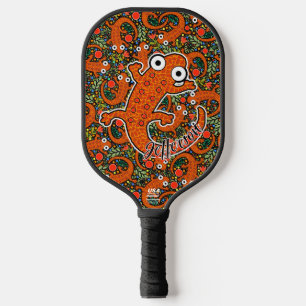 Palas De Pickleball Newt rojo visto en el suelo forestal negro