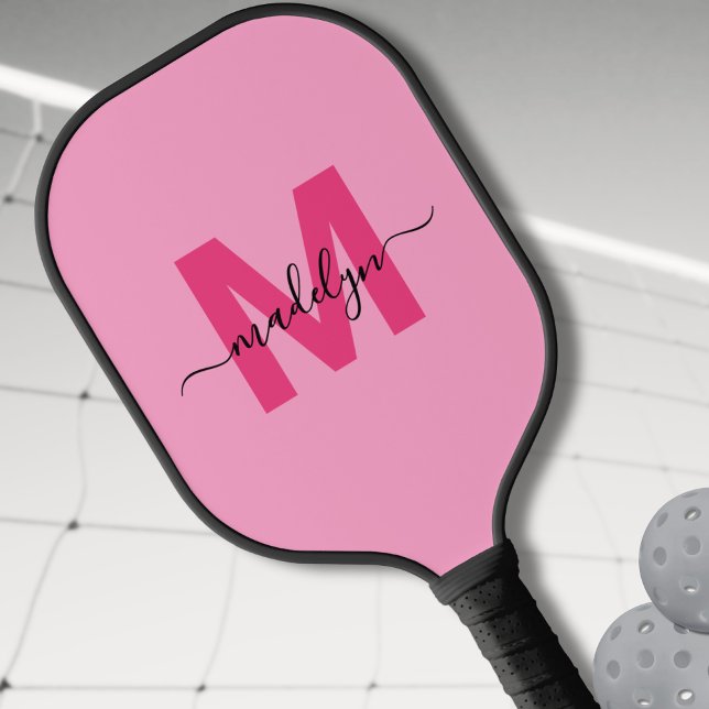 Palas De Pickleball Nombre de guión moderno rosado caliente Monograma  (Hot Pink Modern Script Name Girly Monogram Pickleball Paddle)