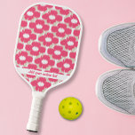 Palas De Pickleball Nombre del texto del Personalizado del patrón de i<br><div class="desc">Juega con estilo con esta divertida pala de bolas de Pickleball con un patrón de Ikat rosa y floral canto en la parte delantera y trasera. Añada el texto de su personalizado para personalizar la paleta - nombre, monograma, ubicación, nombre de la empresa o club, número de teléfono, etc. El...</div>