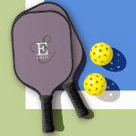Palas De Pickleball Nombre exclusivo de estilo y tipo de monograma púr<br><div class="desc">Todo se trata de ti con este hermoso diseño de palas de pickleball. Tiene una elegante representación de su nombre y monograma con serios clásicos y una tipografía de escritura más ornamentada en una simetría equilibrada. Los tres elementos se mezclan con una sofisticada armonía y crean su propio logotipo de...</div>