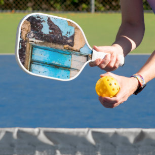 Palas De Pickleball Pared azul y puerta