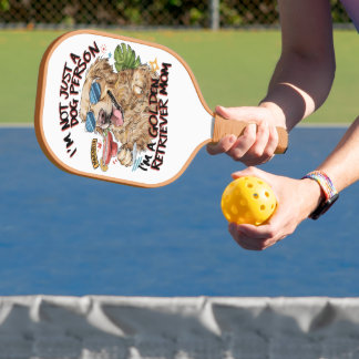 Palas De Pickleball Perro Guay con gafas de sol bebiendo