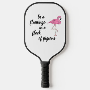 Palas De Pickleball Personalizado sé flamenco en un rebaño de palomas