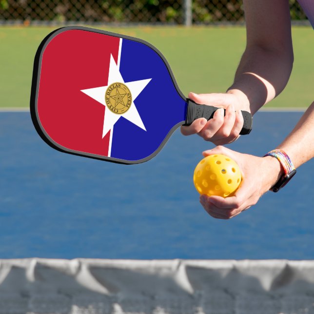 Palas De Pickleball Pickleball Paddle with flag of Dallas, USA (in situ)