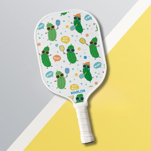 Palas De Pickleball Pickles cutáneos jugando al baloncesto