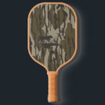 Palas De Pickleball Piel de Camo Bottomland Perro y Patos<br><div class="desc">El diseño de la Piel de Camo de Bottomland presenta un patrón de camuflaje único con tonos tierra y texturas naturales, perfecto para la caza de aves acuáticas. Incorpora una silueta de un perro a lo largo de tres patos, que se funde perfectamente en humedales y bosques. Este diseño ofrece...</div>