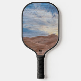 Palas De Pickleball Puesta de sol sobre dunas de arena en foto de text