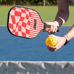 Palas De Pickleball Rayas de rayas rosadas y rojas lindas iniciales