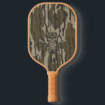 Palas De Pickleball Rifle clásico y cráneo de Bottomland Camo Vintage<br><div class="desc">El Ilustracion Bottomland Camo Vintage Classic Rifle and Skull presenta un diseño único que combina los tradicionales patrones de camuflaje de Bottomland con audaces rifles de asalto vintage y un motivo de cráneo. El camuflaje ofrece una estética escarpada y terrenal, mientras que el rifle y el cráneo le dan un...</div>