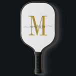 Palas De Pickleball Sencillo Monograma Minimalista Moderno Oro Scr Ini<br><div class="desc">Un elegante monograma dorado y blanco con un nombre inicial serif y un nombre de firma de guión elegante,  sobre un fondo blanco.</div>