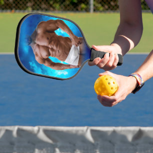 Palas De Pickleball SlipperyJoe hombre musculoso barbudo sin camiseta