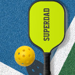 Palas De Pickleball Super papá en amarillo brillante<br><div class="desc">Las palas de pellebol con letras grises oscuras en un fondo amarillo brillante "Superdad" está escrito en negrita y fuentes grises en el diseño frontal. Personalizar el texto de otro lado "desde 1995" antes de completar tu compra.Perfecto para los padres que les gusta el pickleball en el Día del Padre...</div>