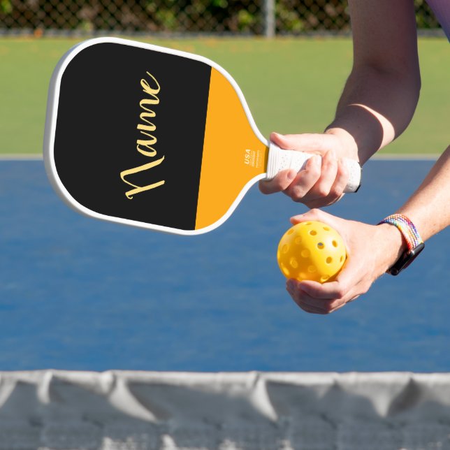 Palas De Pickleball Three Quarter Script Negro Amarillo Azul Acentos  (in situ)