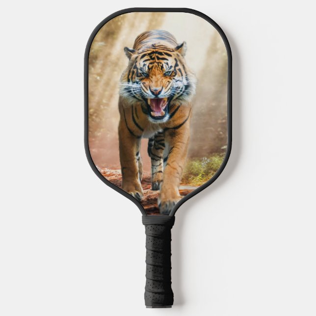 Palas De Pickleball Tigre en llamas en una jungla retroiluminada (Anverso)