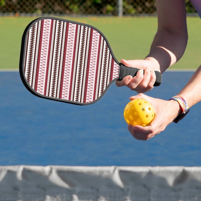 Palas De Pickleball un patrón rayado rojo y blanco (in situ)