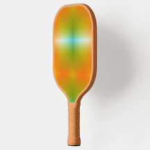 Una paleta de pickleball naranja con agarre textur