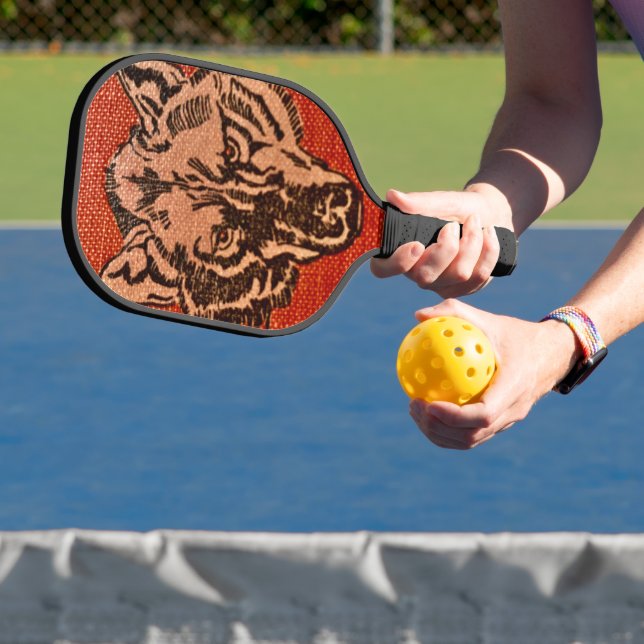 Palas De Pickleball Wolf Head on Red (in situ)
