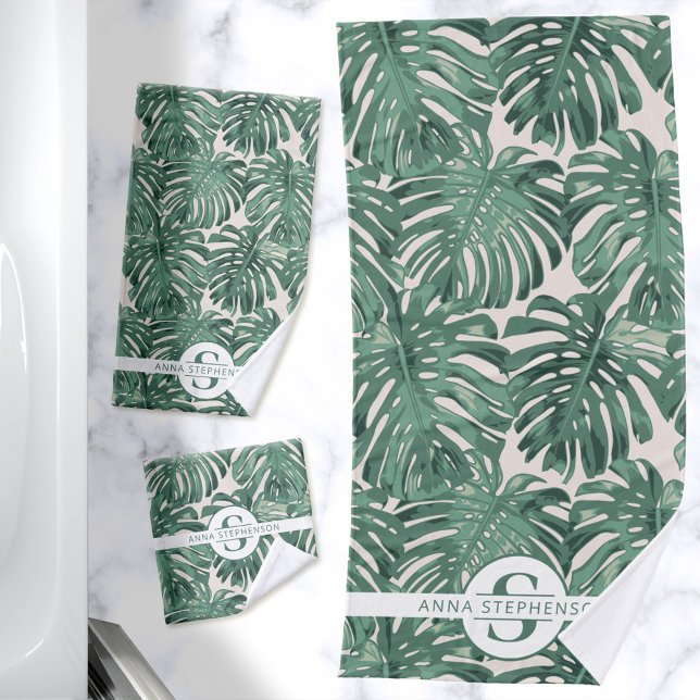 Palm Verde Tropical Sale Monograma Nombre (Bath towel set with green monstera leaves and monogram)