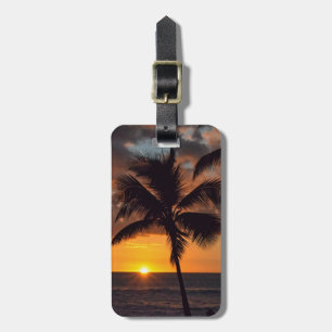 Palmeras y atardeceres en la etiqueta de equipaje 