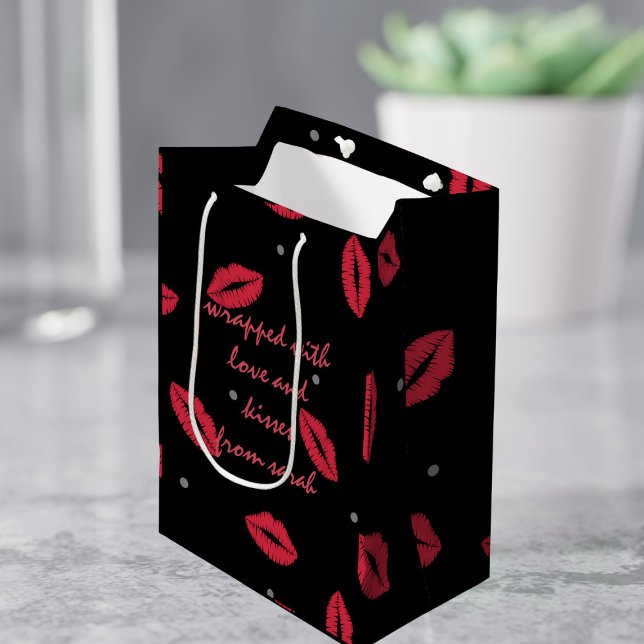 Palo de labios besa pequeña bolsa de regalo (Lots of kisses on this small gift bag with space for your message)