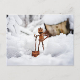 Palo de maíz en la nieve - postal de invierno