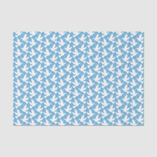 Palomas blancas que vuelan el papel seda azul