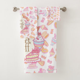 Panadería dulce y toallas de baño blancas