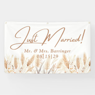 Pancarta de los campos de trigo recién casados