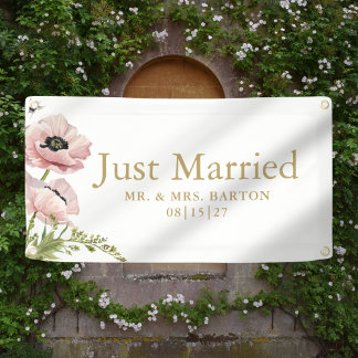 Pancarta rosa con carteles de auto casados