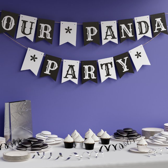 Panda Fiesta Banderas de Bungalows en blanco y neg (Subido por el creador)