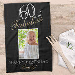 Paño De Cocina 60 y Fabulous Elegant 60th Birthday Photo<br><div class="desc">60 y Fabulous Elegant 60th Birthday Photo towel. Guión elegante con colores blancos y dorados. Añade tu nombre y foto.</div>