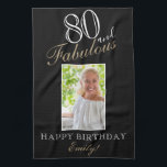 Paño De Cocina 80 y Fabulous Elegant 80th Birthday Photo<br><div class="desc">80 y Fabulous Elegant 80th Birthday Photo towel. Guión elegante con colores blancos y dorados. Añade tu nombre y foto.</div>