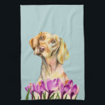 Paño De Cocina Acuarela de la flor del perro y del azafrán de<br><div class="desc">Ésta es una pintura de la acuarela de un perro del vizsla con los oídos flojos largos tiltling levemente su cabeza. Ella tiene una mirada etérea con los ojos suaves. Ella está detrás de las flores del azafrán.</div>