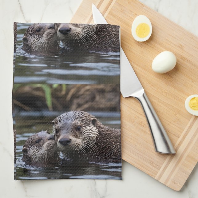 Paño De Cocina **"Adrift in Love: Mummy and Baby Otter"** (Doblado Cuarto)
